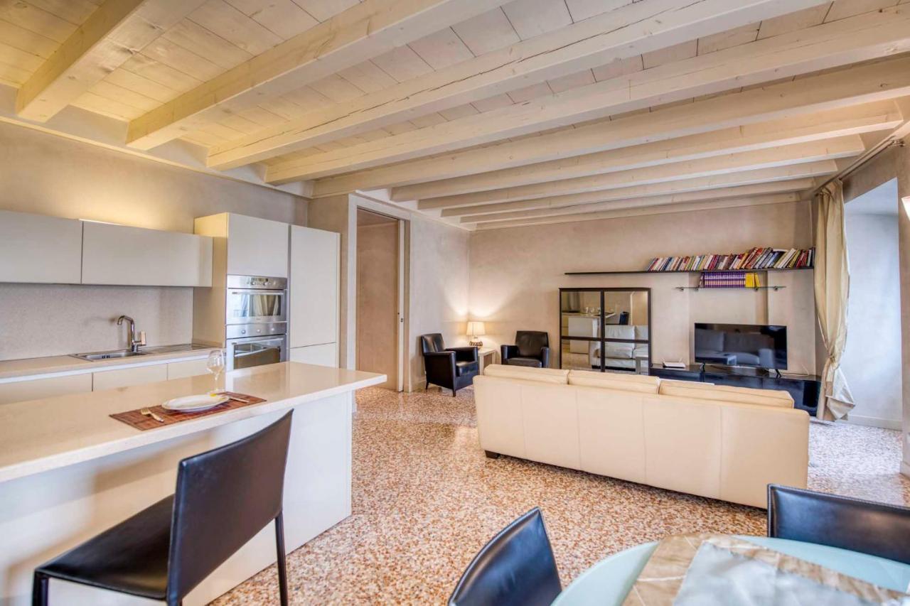 Apartmentsarena - Suite Mercatorum - Piazza Erbe Verona Exterior photo