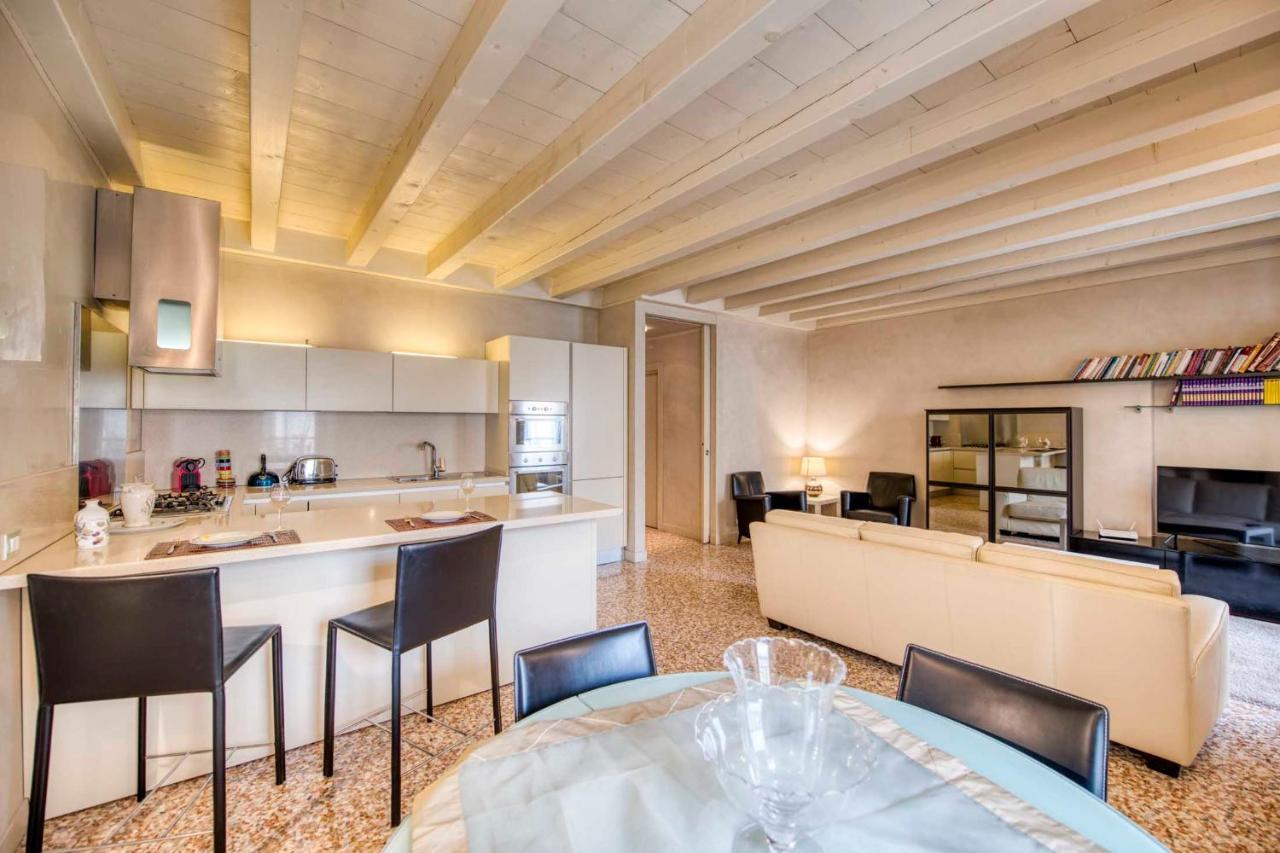 Apartmentsarena - Suite Mercatorum - Piazza Erbe Verona Exterior photo